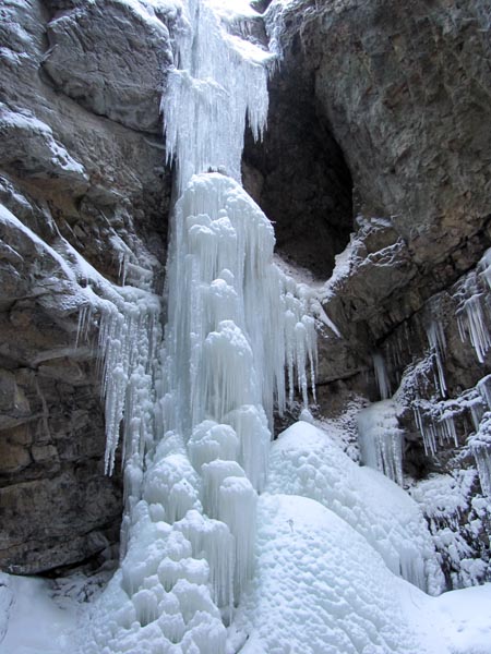 gefrorener Wasserfall in der Breitachklamm