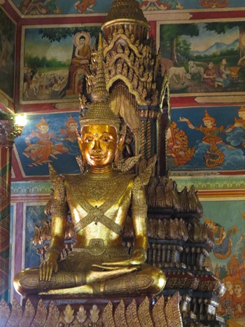 Buddha Statue im Wat Phnom