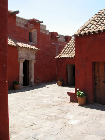 Gasse im Kloster Santa Catalina