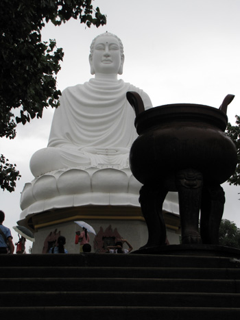 Buddhatempel der Long Son Pagode